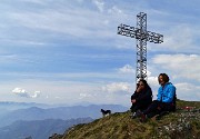 62 Bella vista dal Suchello, anche il cane lupo Scilla ammira il panorama